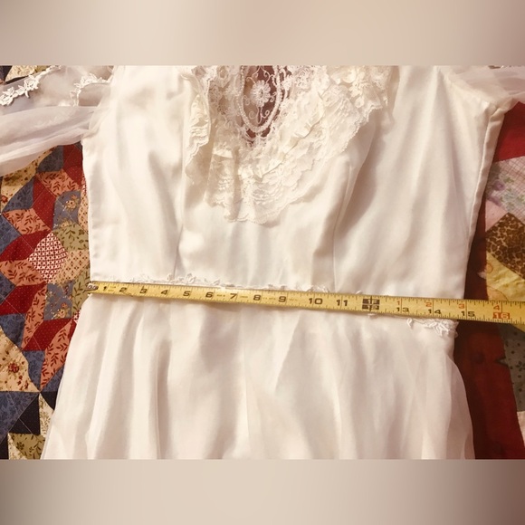 Vintage Wedding Dress Size 10 or Medium - Picture 15 of 17
